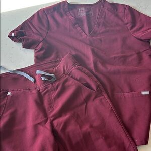 Figs Burgundy Scrub Set